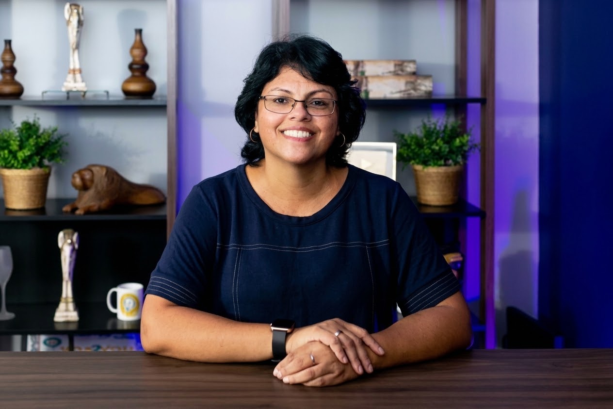 Psicóloga Jaqueline Sampaio em atendimento acolhedor